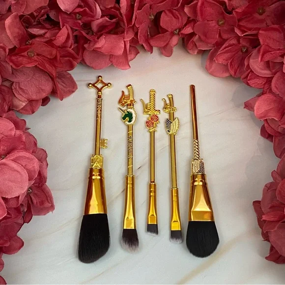 Attack on Titan Gold 5 Piece Makeup Brush Set with Bag - Picture 3 of 16